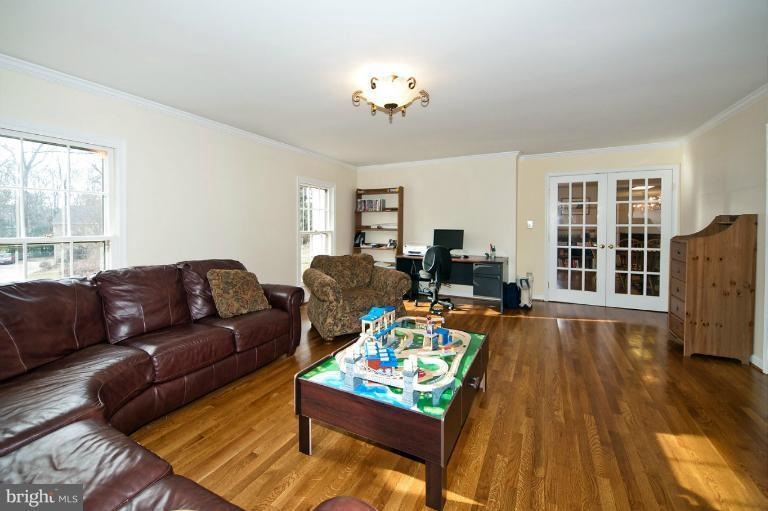 12216 Lake James Dr, Herndon, VA 20171 - photo 1
