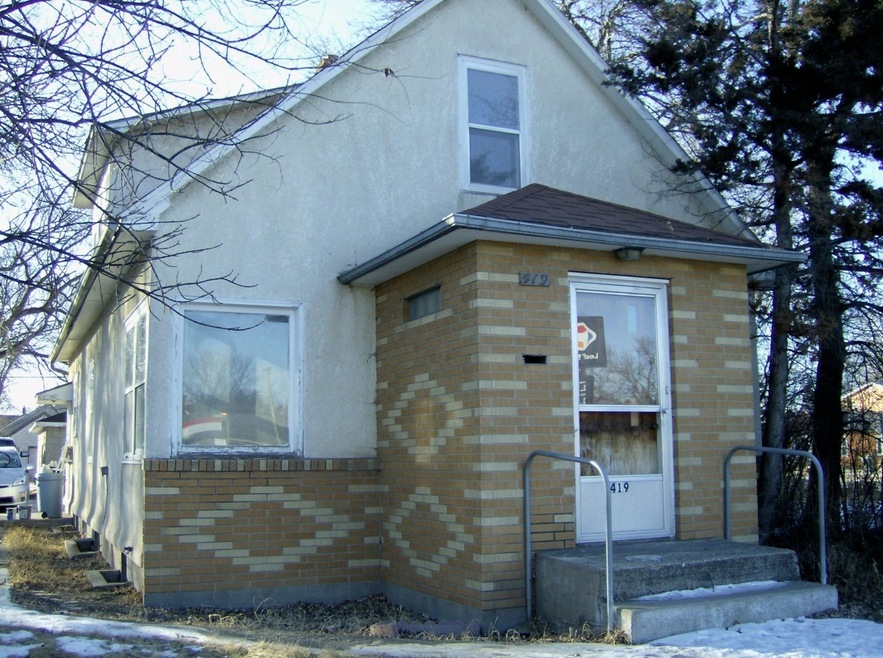 Front of Home<|><|>