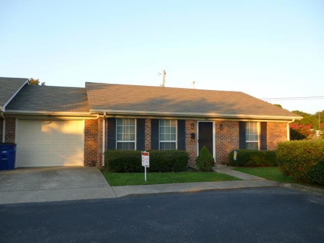 637 S Brittain St, Shelbyville, TN 37160 - photo 1