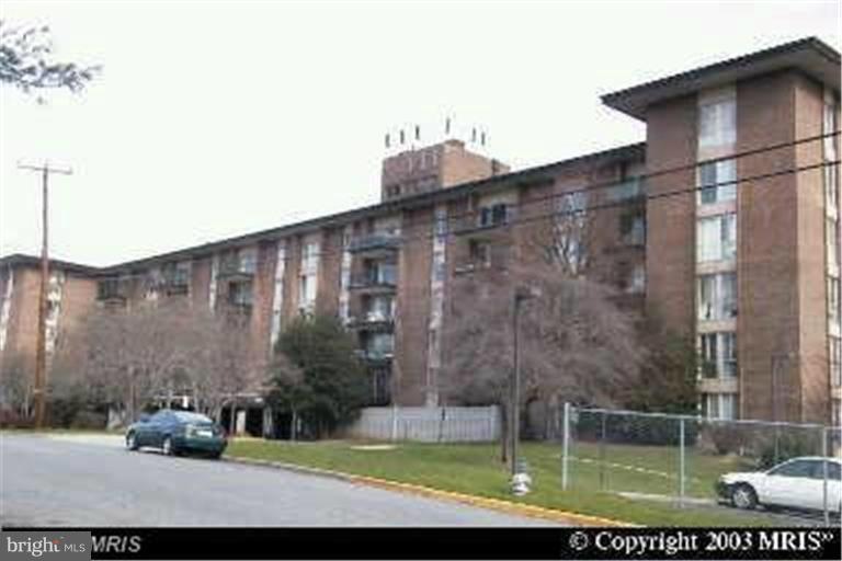 6011 Emerson St unit 709, Bladensburg, MD 20710 - photo 1