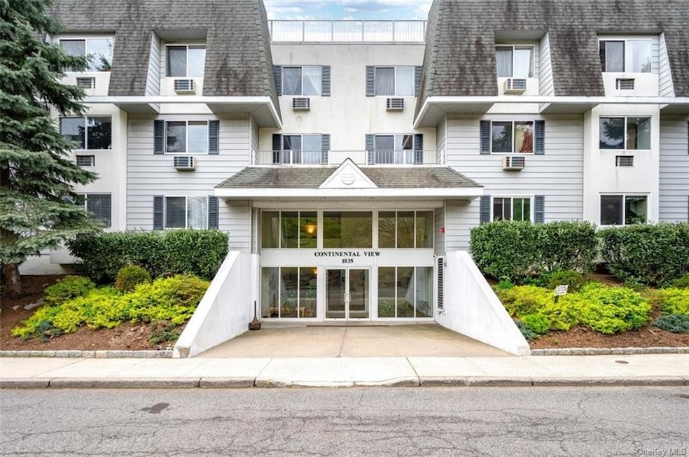 1035 E Boston Post Rd