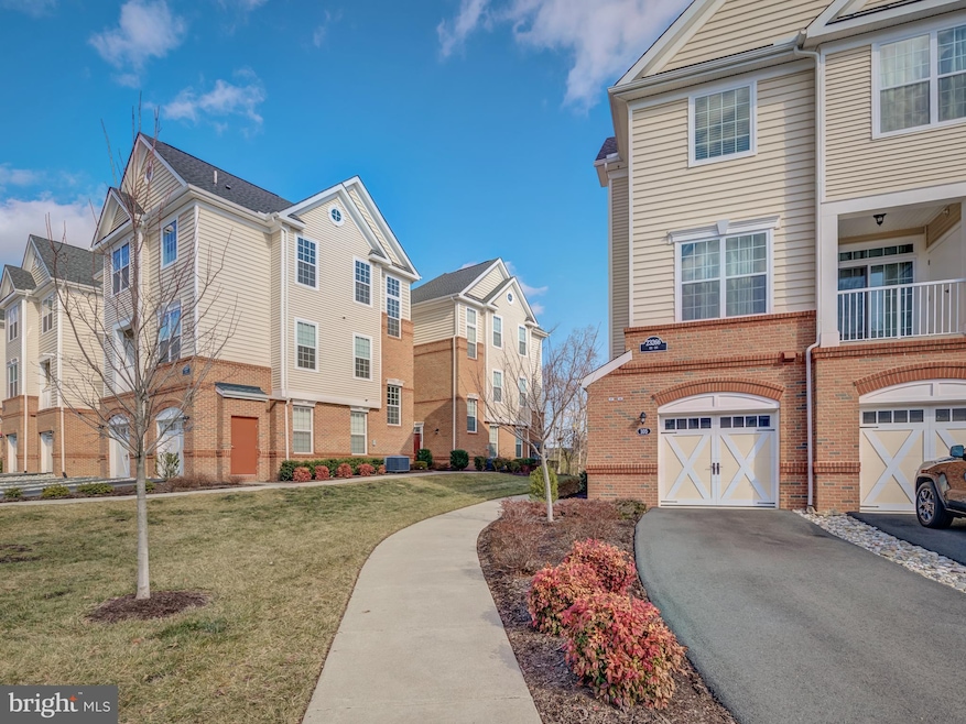 23266 Southdown Manor Terrace unit 105, Ashburn, VA 20148 - photo 1