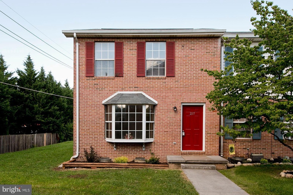 227 Nottoway Dr, Stephens City, VA 22655 - photo 1