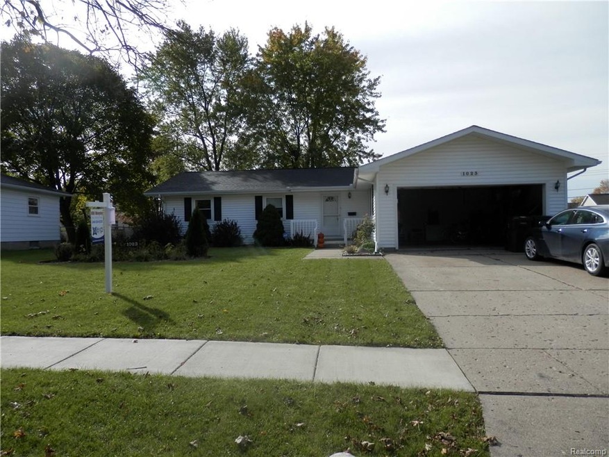 1023 Braeview.JPG
