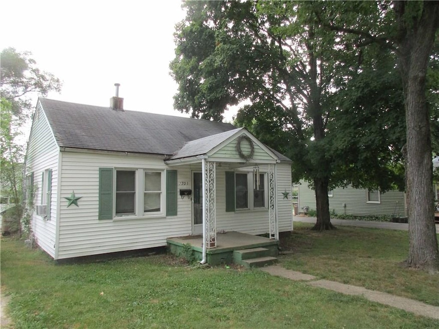 2701 13th St, Columbus, IN 47201 - photo 1