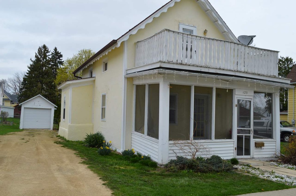 123 Washington St, Oregon, WI 53575 - photo 1