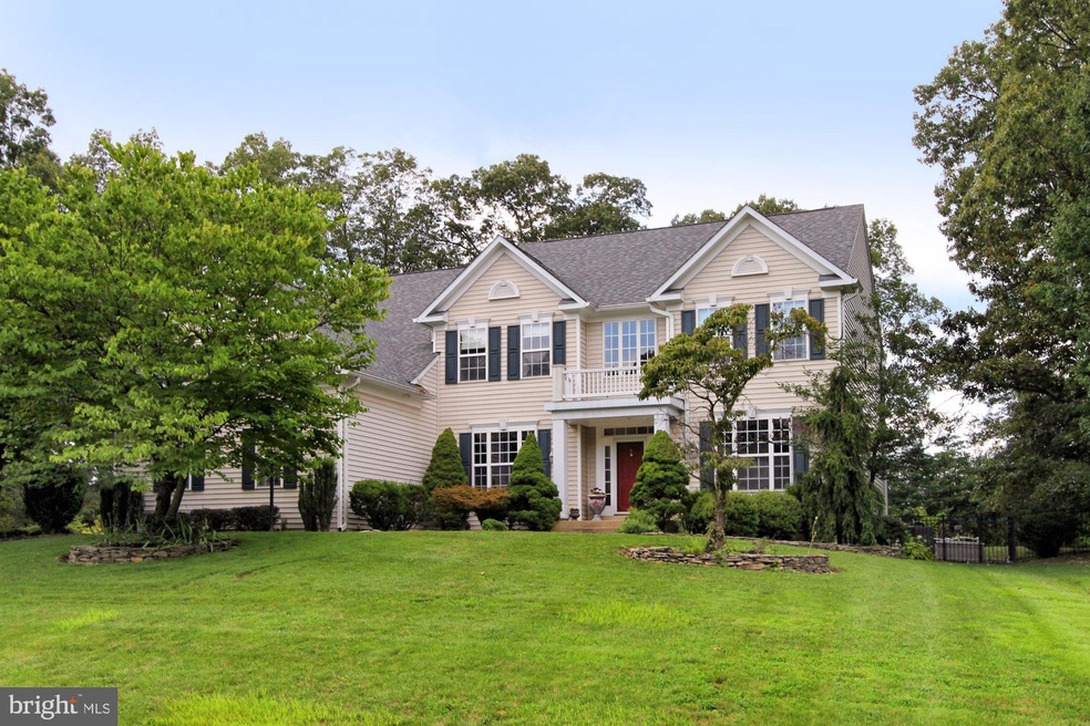 8938 Highgrove Ct, Lorton, VA 22079 - photo 1