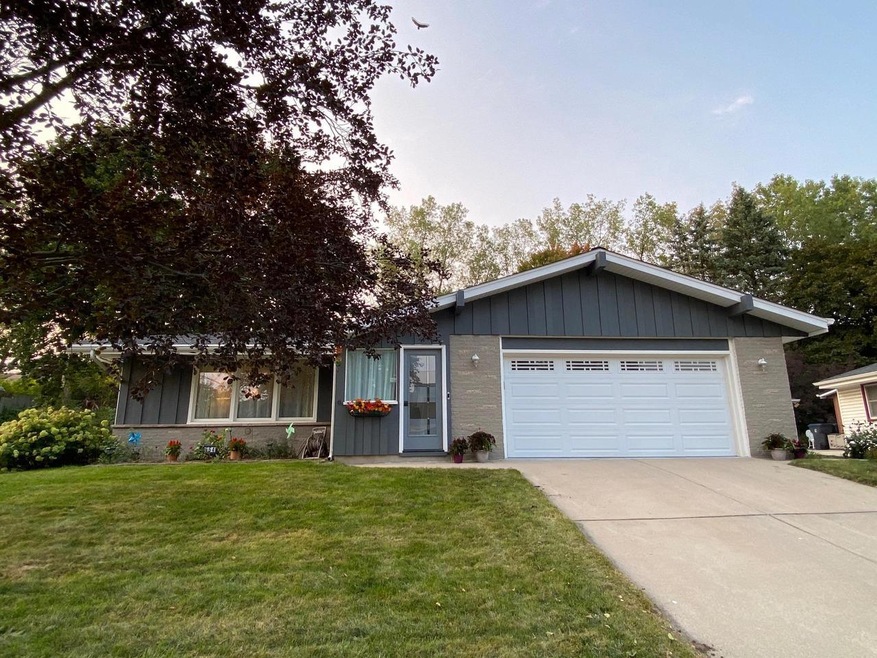 2154 Empire Dr, Waukesha, WI 53186 - photo 1