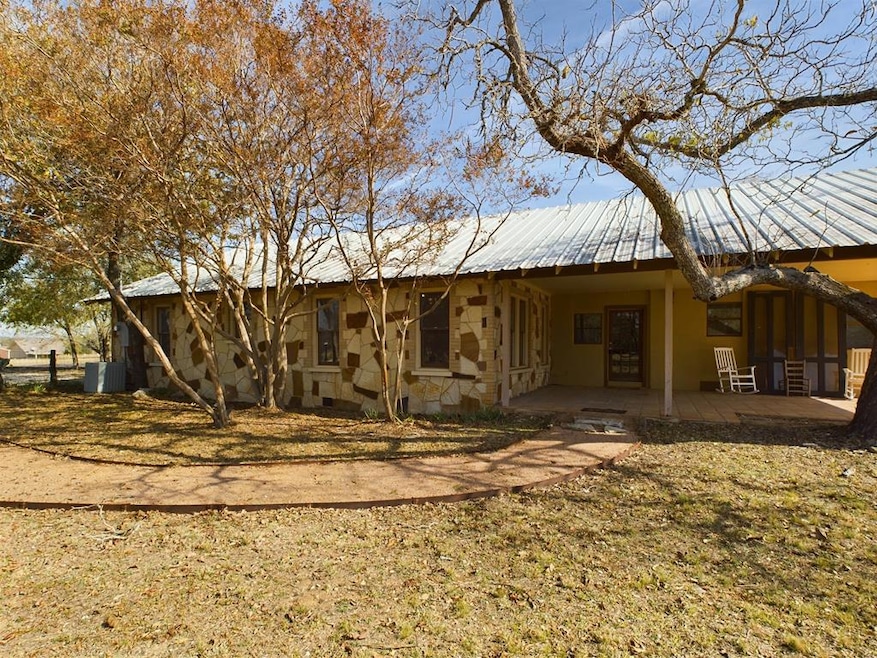 1237 Hollmig Ln, Fredericksburg, TX 78624 - photo 1