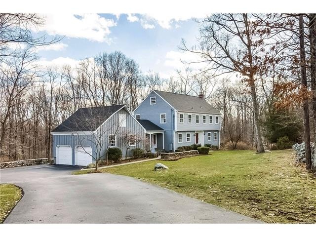 Welcome to this charming transitional Colonial on 