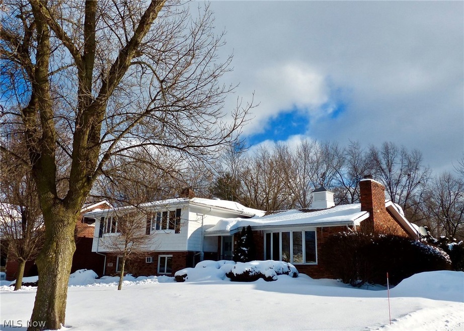 2147 Garden Dr, Wickliffe, OH 44092 - photo 1