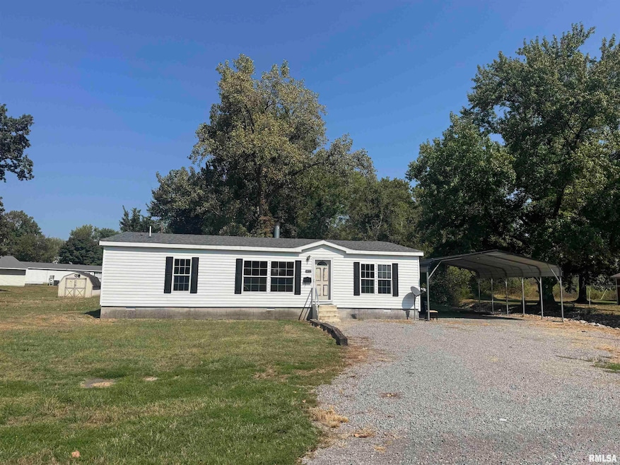 413 Walnut St, Zeigler, IL 62999 - photo 1