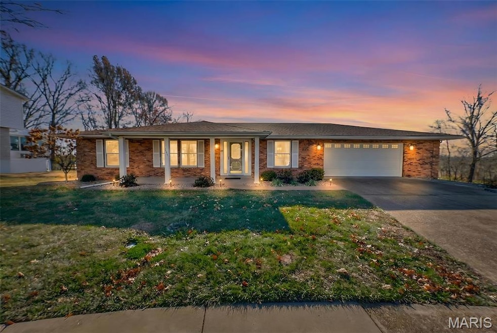 5037 Faust Ct, Saint Louis, MO 63129 - photo 1