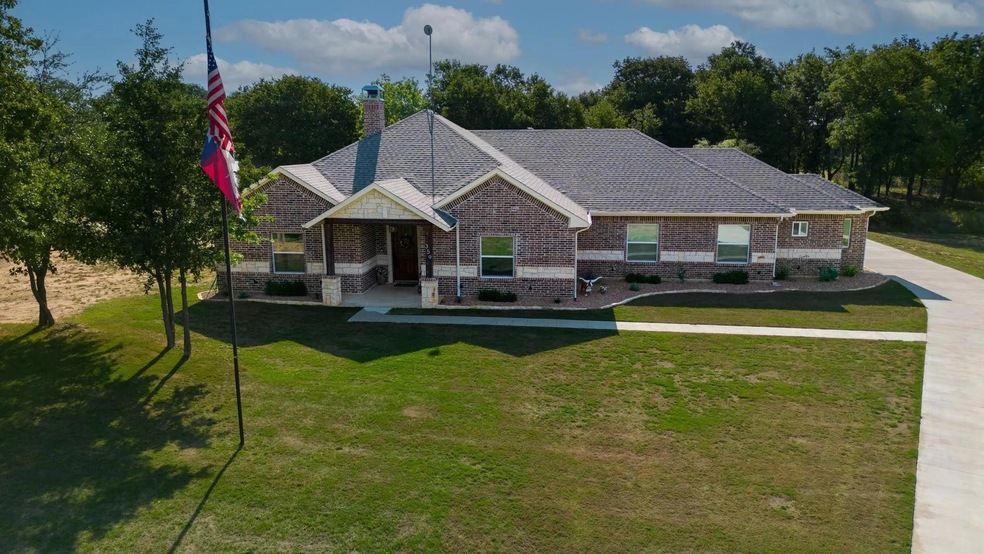 359 Kendall Cir, Weatherford, TX 76088 - photo 1