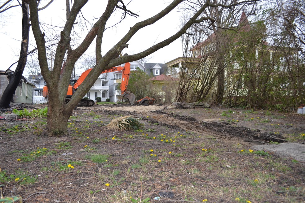 Lakefront Land in the Bch Blks w/garage