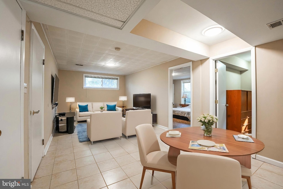 6809 Weaver Ave unit B, McLean, VA 22101 - photo 1