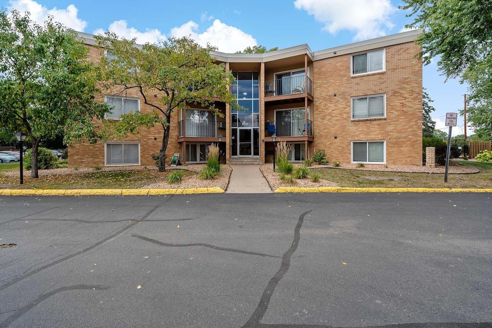 9147 Highway 55 unit 102, Golden Valley, MN 55427 - photo 1