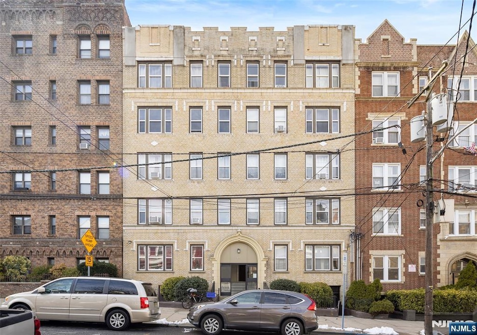 137 Kensington Ave unit 101, Jersey City, NJ 07304 - photo 1