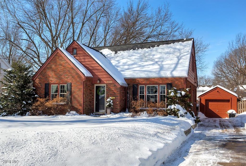 2828 44th St, Des Moines, IA 50310 - photo 1