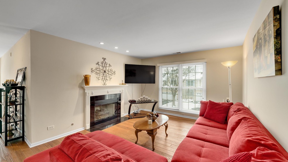 1567 Orchard Cir unit 2502, Naperville, IL 60565 - photo 1