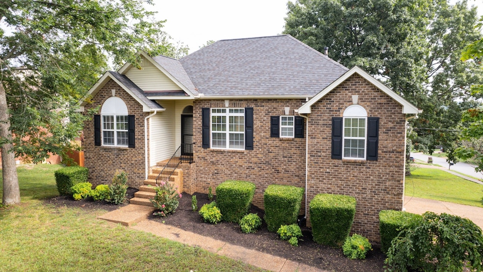 Welcome to 1008 Nighthawk Ln!