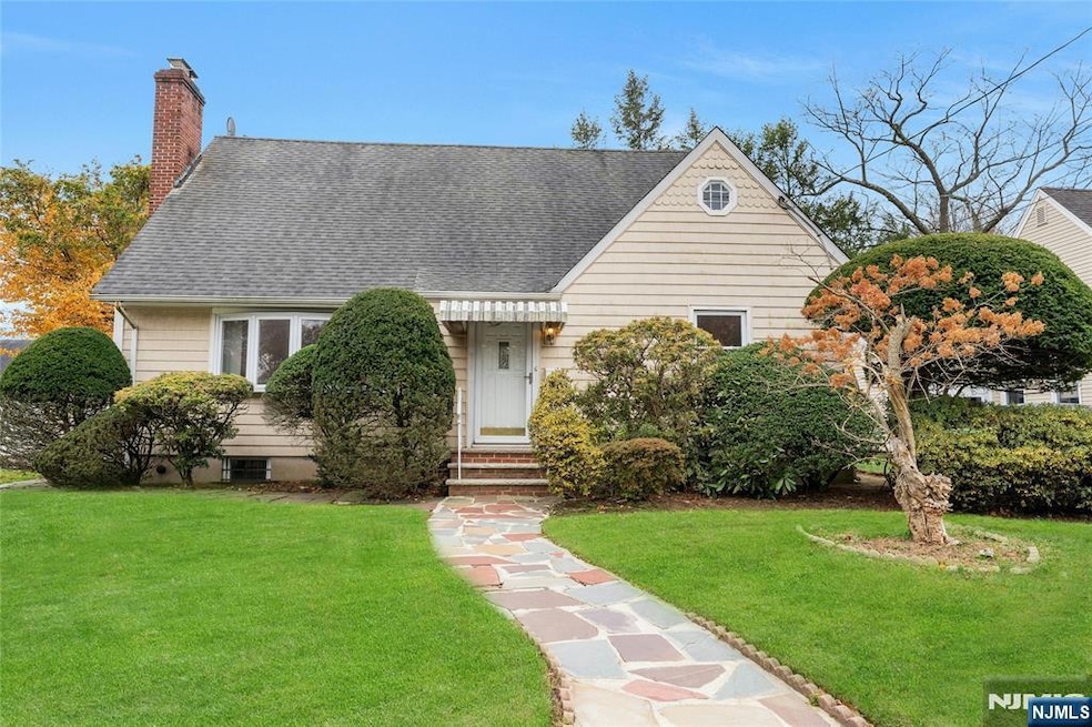 80 Voorhees St, Teaneck, NJ 07666 - photo 1