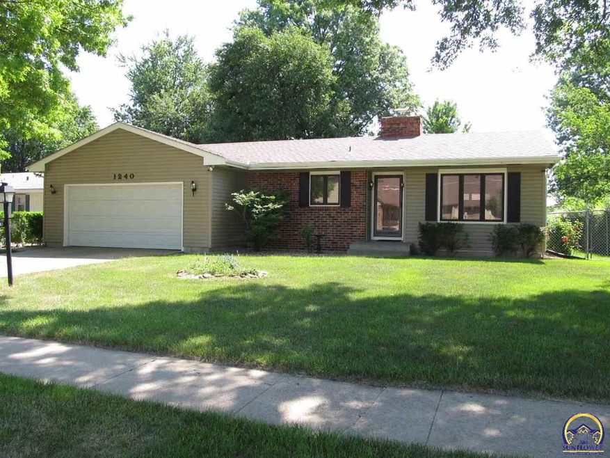 1240 SW Belle Ave, Topeka, KS 66604 - photo 1