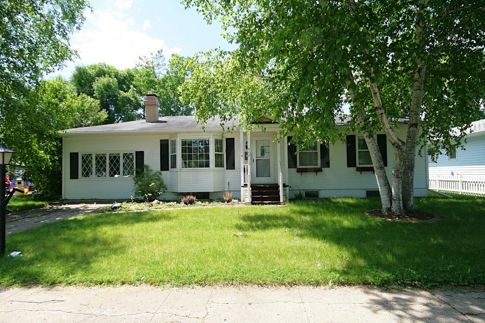 908 S 18th St, Grand Forks, ND 58201 - photo 1