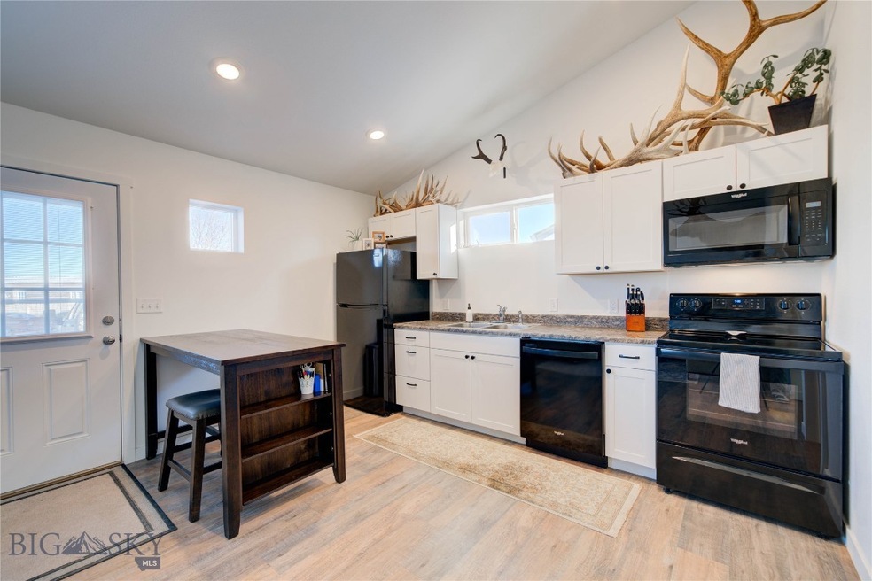 Kitchen & Dining Area