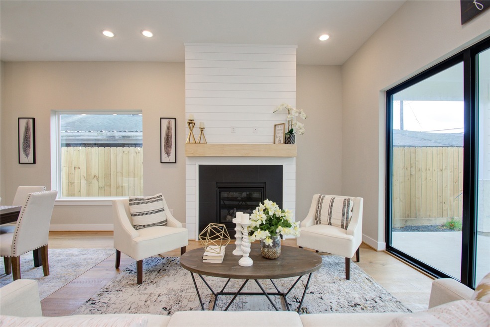 112 E 28th St, Houston, TX 77008 - photo 1