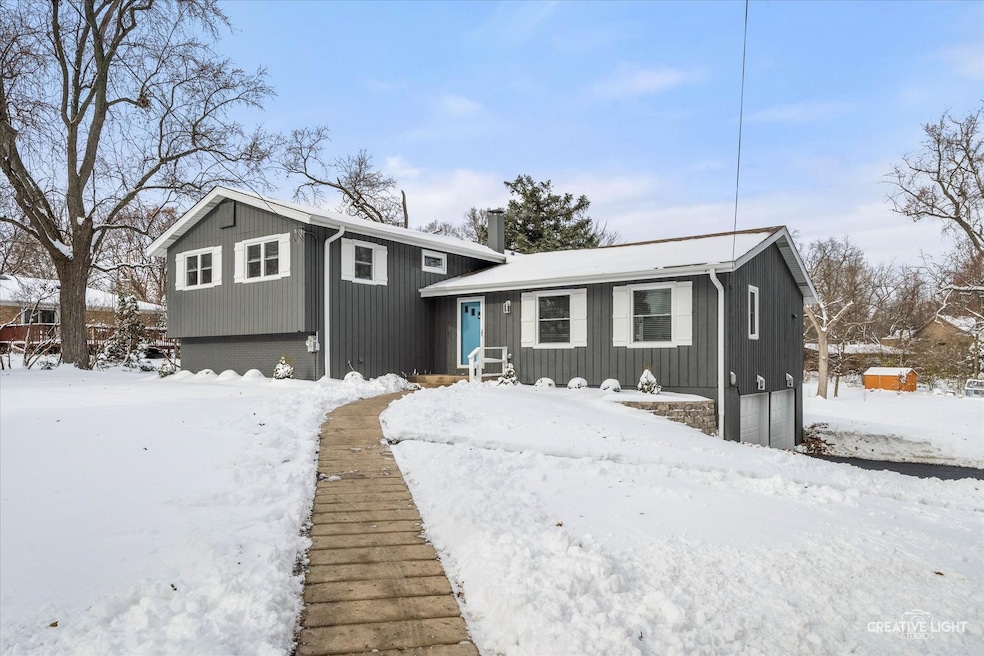 704 Plainfield Rd, Downers Grove, IL 60516 - photo 1