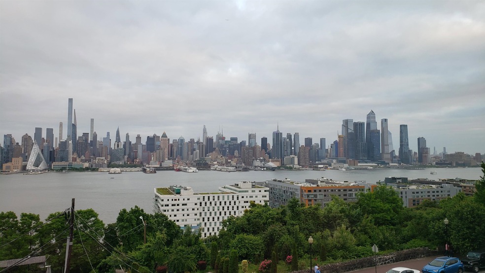 961 Boulevard E unit 2, Weehawken, NJ 07086 - photo 1