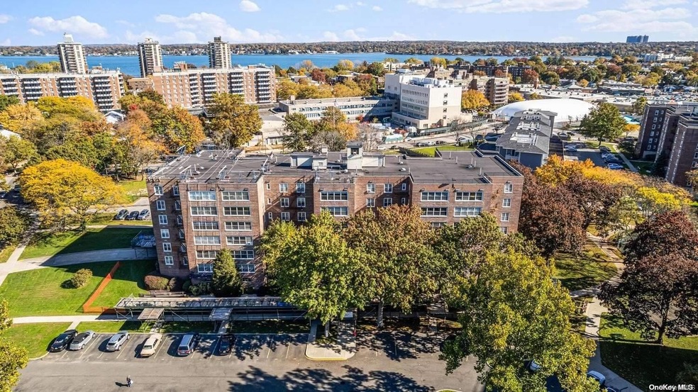 21140 18th Ave unit 5J, Bayside, NY 11360 - photo 1