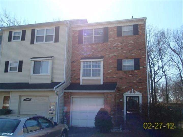 3021 W Greenshire Ct, Claymont, DE 19703 - photo 1