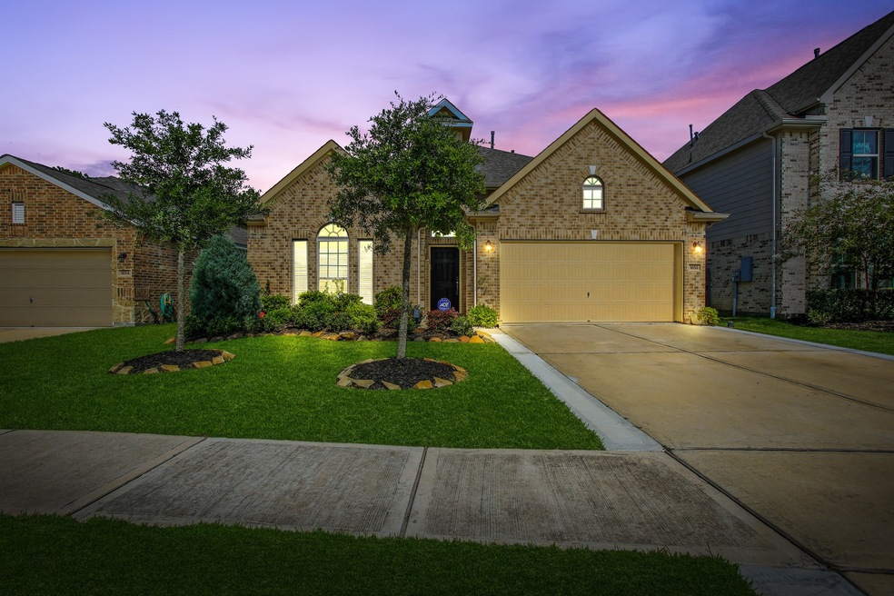 1652 Maggie Trail Dr, Alvin, TX 77511 - photo 1