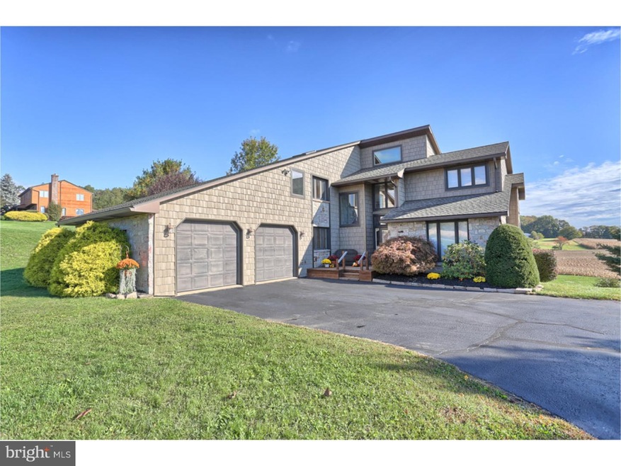 304 Focht Ln, Hamburg, PA 19526 - photo 1