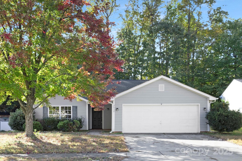 2012 Pheasant Glen Rd, Charlotte, NC 28214 - photo 1
