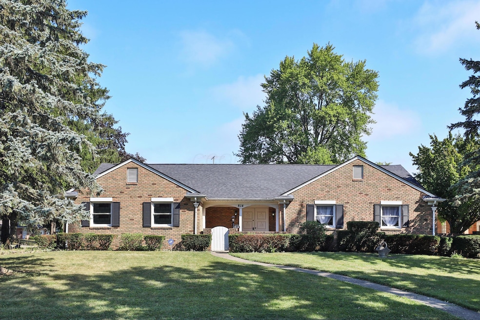 814 Meadowview Dr, Columbus, OH 43224 - photo 1