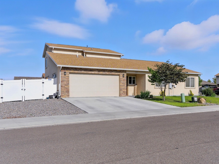 571 Graff Meadows Dr, Grand Junction, CO 81501 - photo 1
