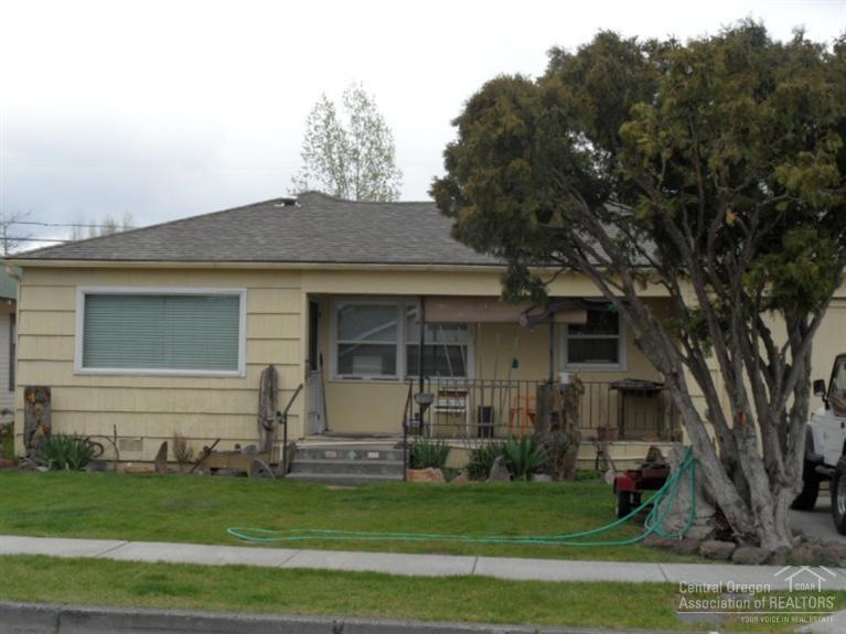 143 SW 10th St, Redmond, OR 97756 - photo 1