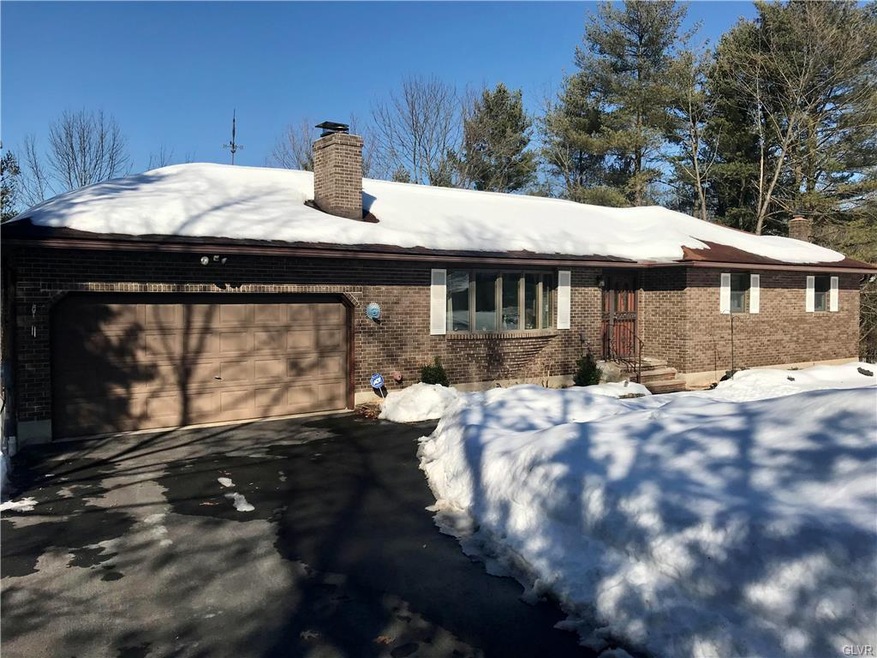 2561 Ridgeway Dr, Effort, PA 18330 - photo 1