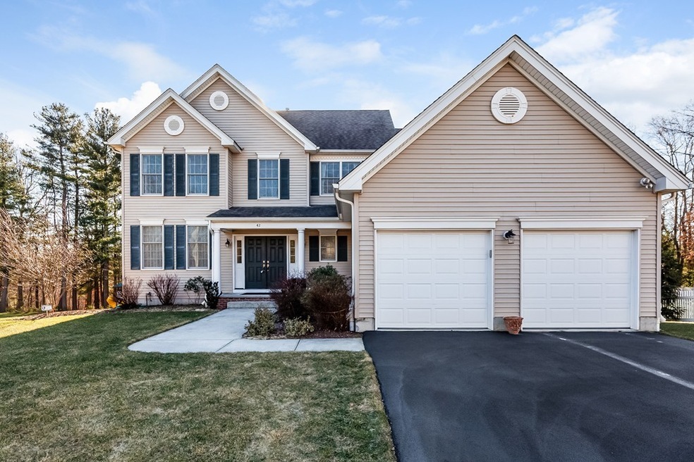 42 Hound Pack Cir, Walpole, MA 02032 - photo 1