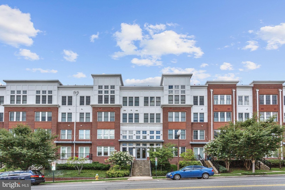 Rhodes Hill Square unit B116, Arlington, VA 22209 - photo 1