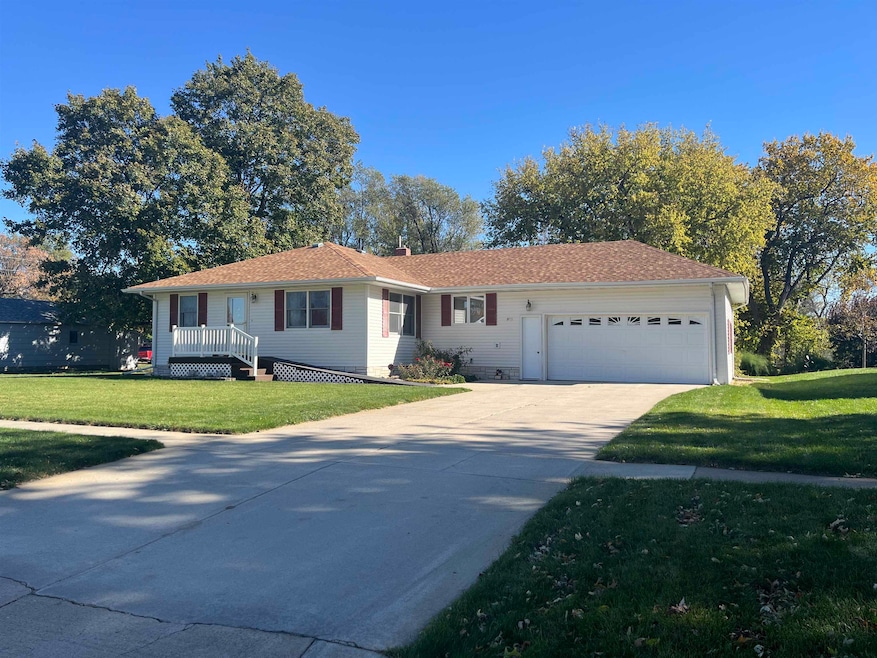 403 N 3rd St, Plainview, NE 68769 - photo 1