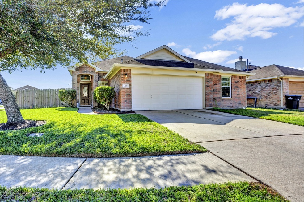 388 Hannah Ln, Alvin, TX 77511 - photo 1