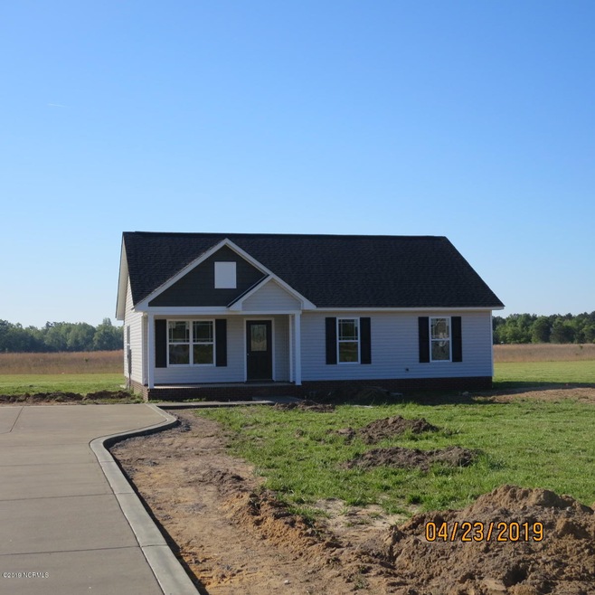 300 Bent Tree Ln, Dunn, NC 28334 - photo 1