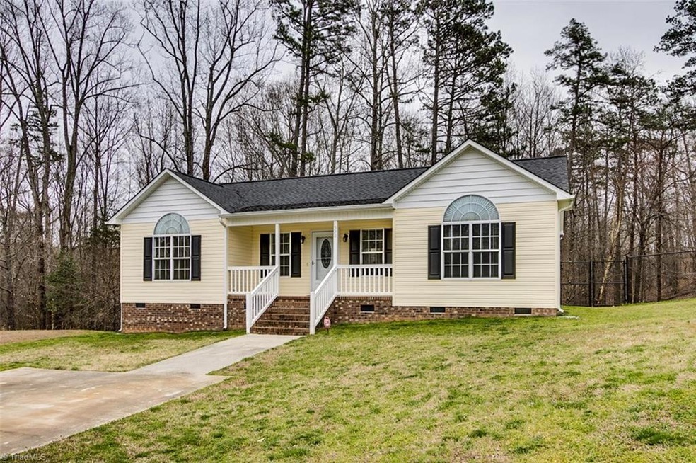 520 Sunrise Ave, Asheboro, NC 27203 - photo 1