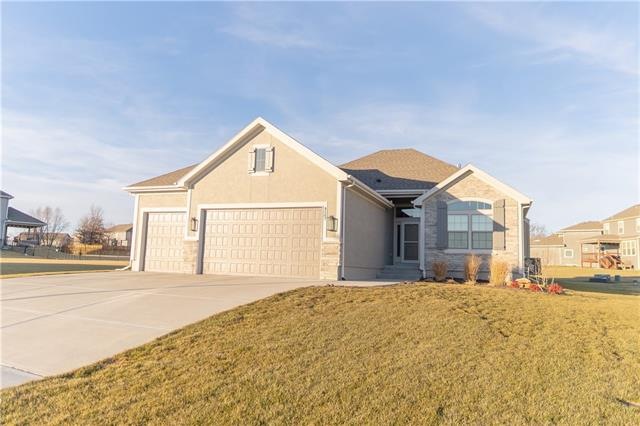 9667 Mccormack Dr, Lenexa, KS 66227 - photo 1