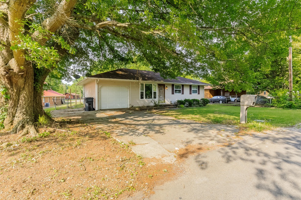 705 Thornton St, LaFayette, GA