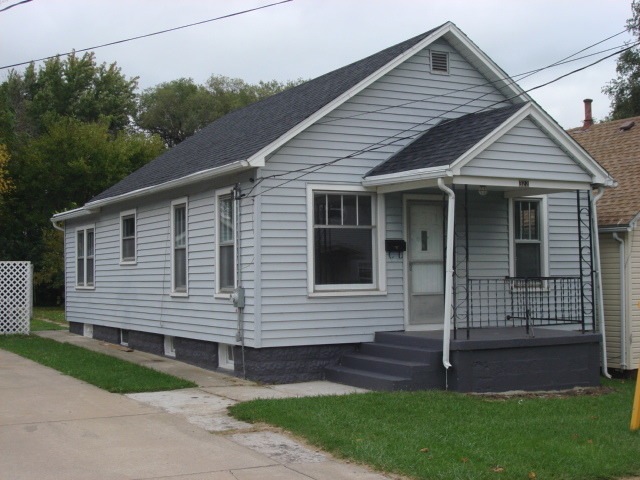 322 Maple St, Oglesby, IL 61348 - photo 1